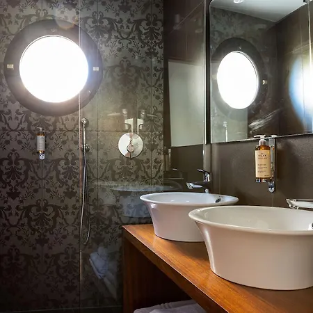 Aéva 4*